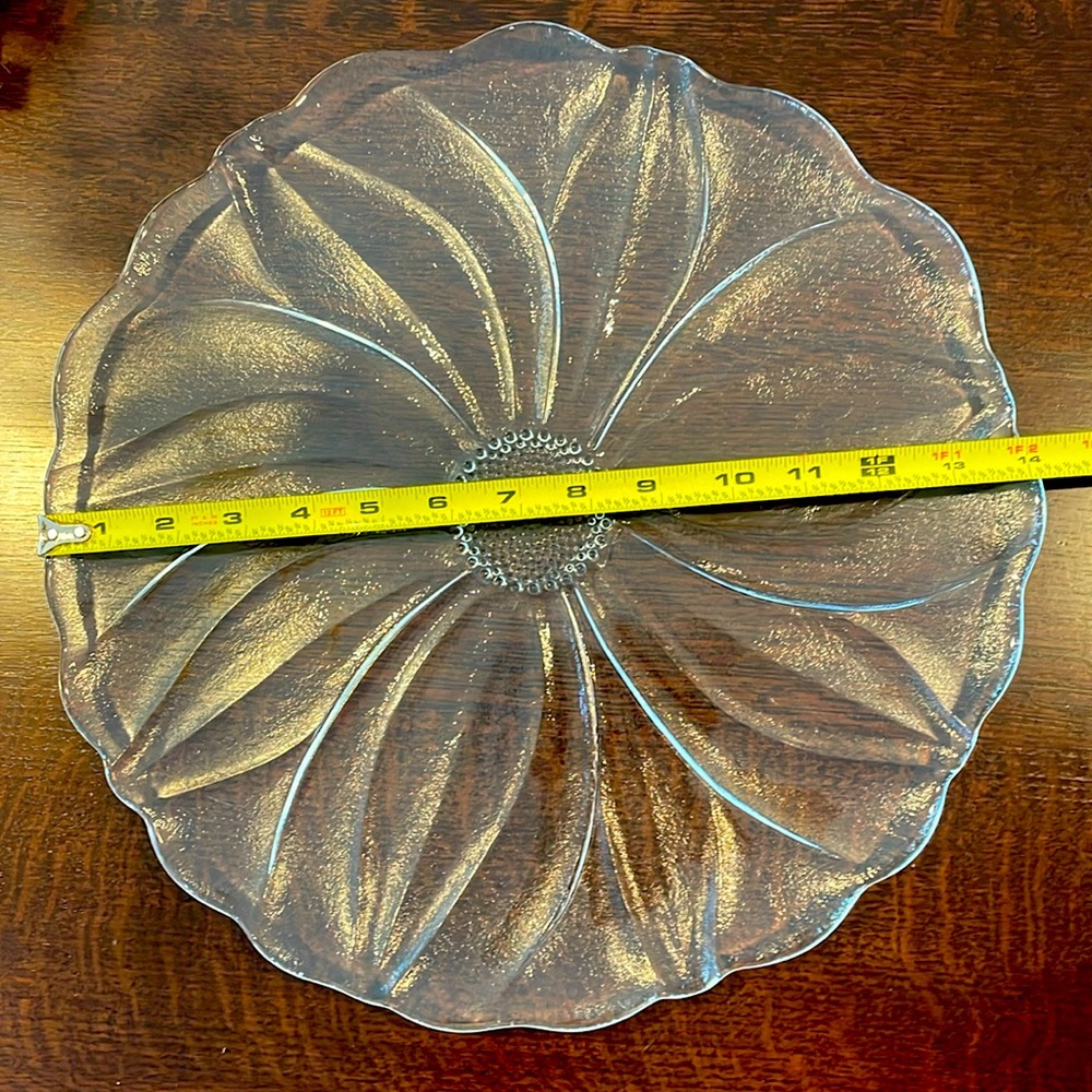 14" Beautiful Daisy serving platter.
